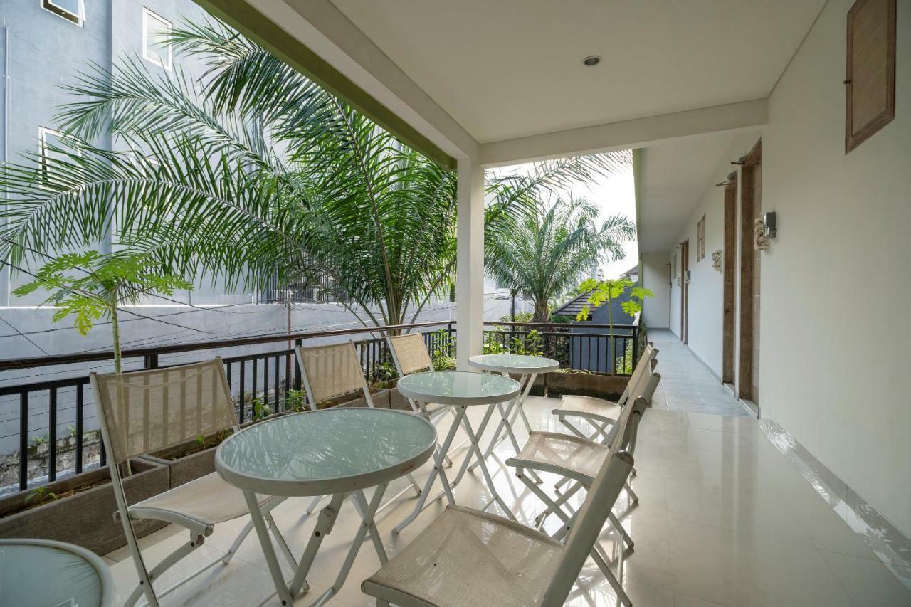 Oyo 697 Olivia Inn Denpasar Legian  Exterior photo