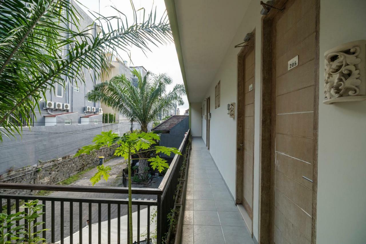 Oyo 697 Olivia Inn Denpasar Legian  Exterior photo