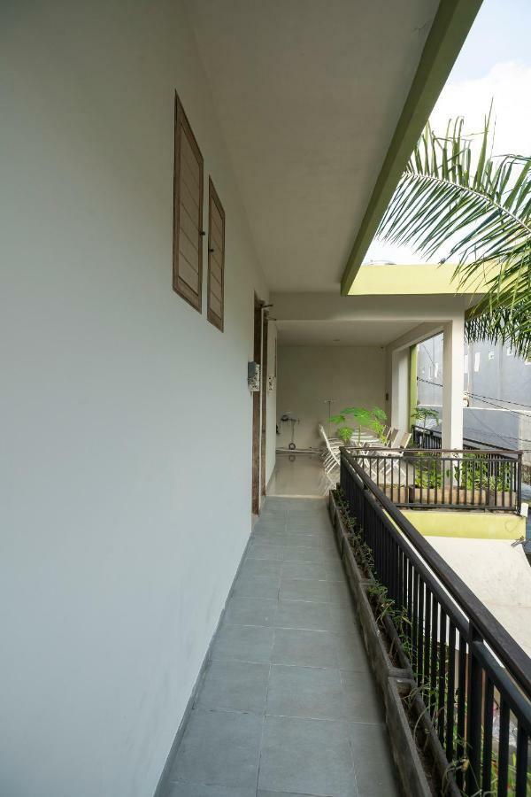 Oyo 697 Olivia Inn Denpasar Legian  Exterior photo