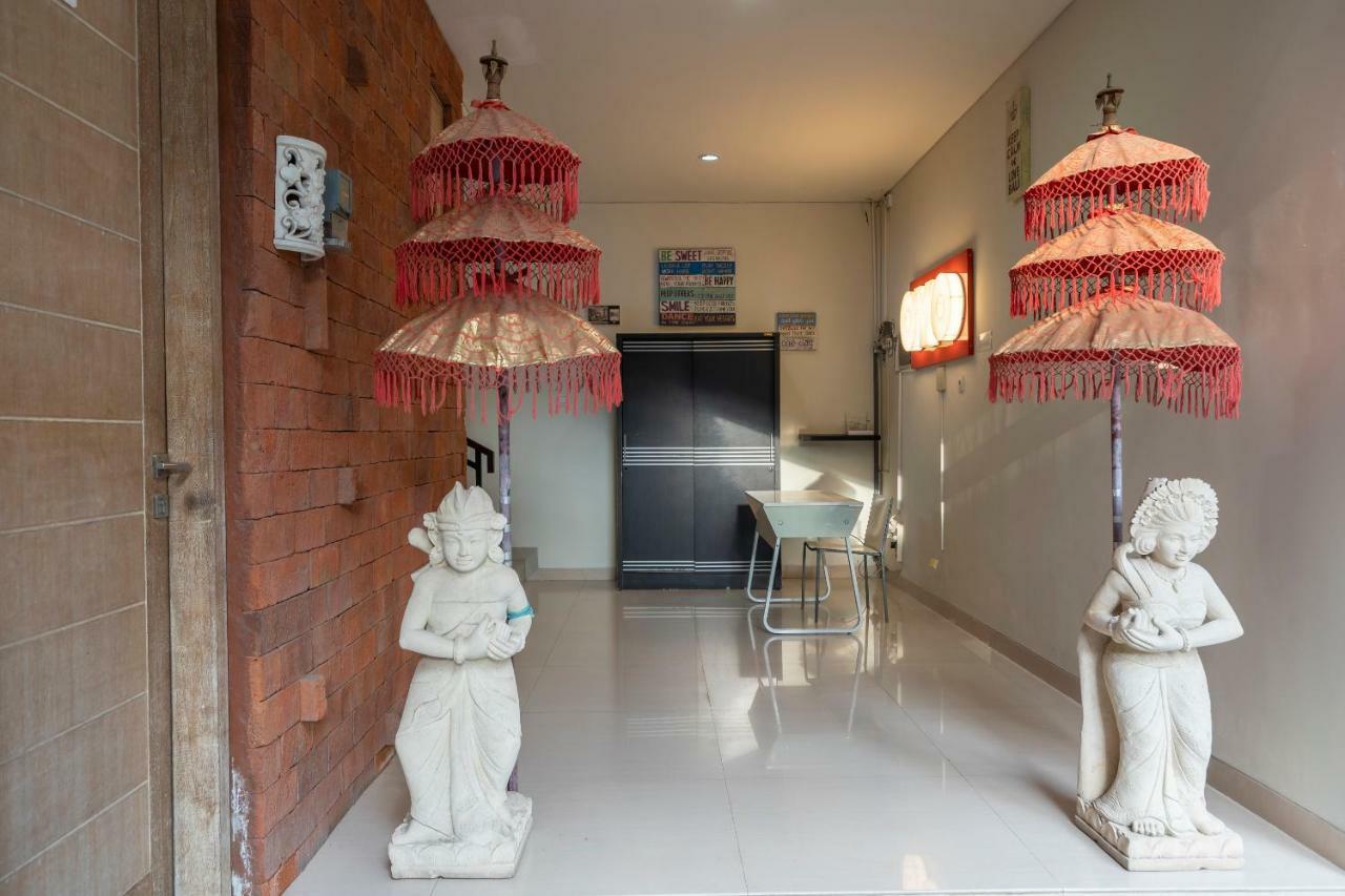 Oyo 697 Olivia Inn Denpasar Legian  Exterior photo